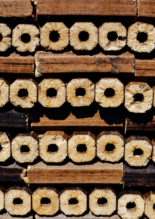 Close-up van samengeperste haardhout briketten, de moderne oplossing voor een snelle en krachtige vuurervaring