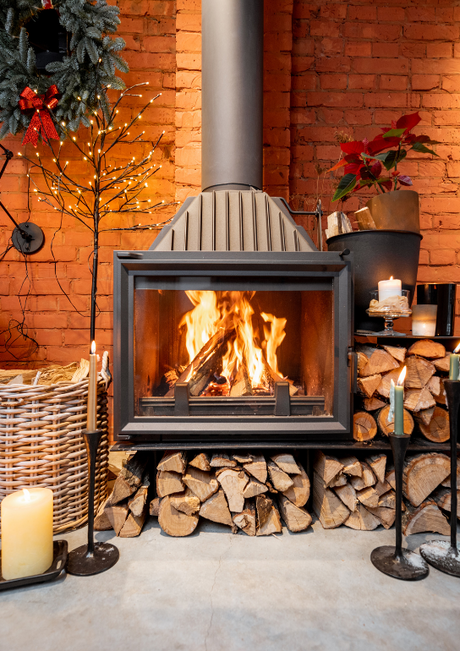 Welk haardhout veroorzaakt de minste uitstoot in de praktijk